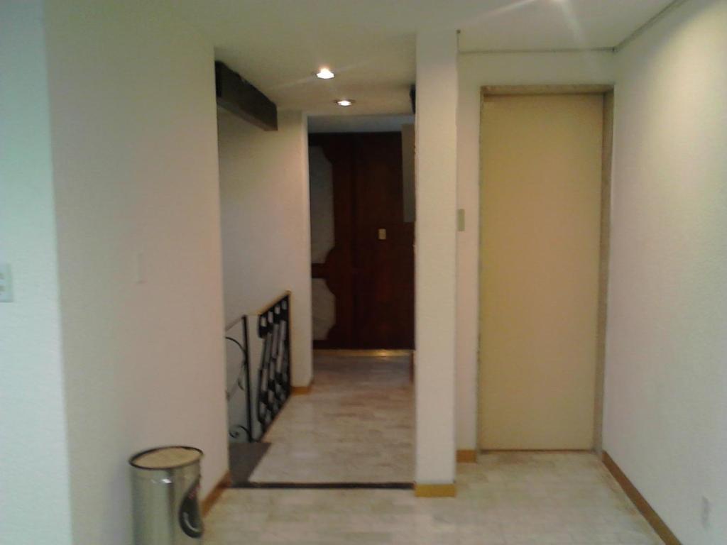 Habitación con cama grande